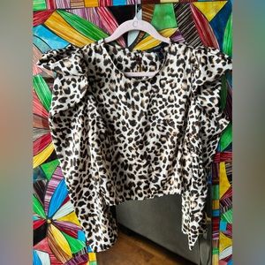 Cheetah cropped puff sleeve blouse ✨